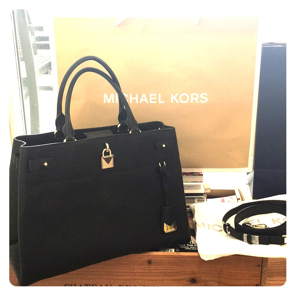 Micheal Kors black bag Classic, Chic ✨⚜️🍾